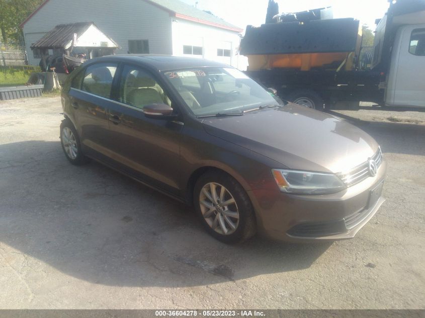 2014 VOLKSWAGEN JETTA SEDAN SE - 3VWD17AJ3EM435076