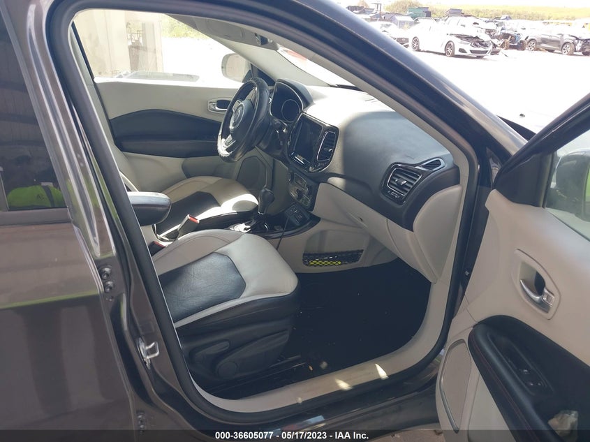 VIN 3C4NJCCB5JT462317 2018 JEEP COMPASS LIMITED