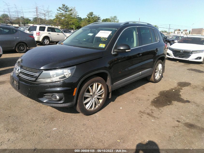 2013 VOLKSWAGEN TIGUAN SE W/SUNROOF & NAV - WVGBV3AX0DW566648