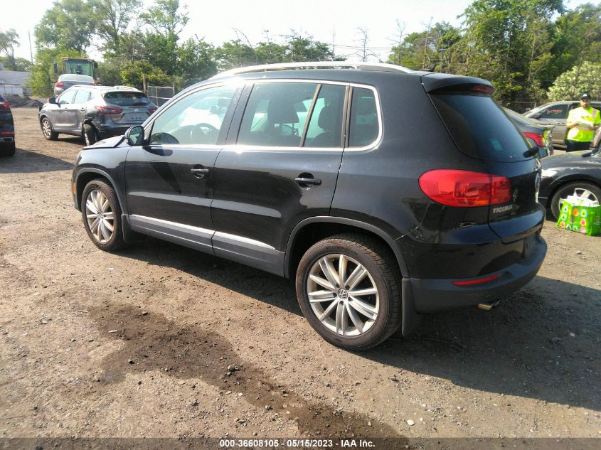 2013 VOLKSWAGEN TIGUAN SE W/SUNROOF & NAV - WVGBV3AX0DW566648