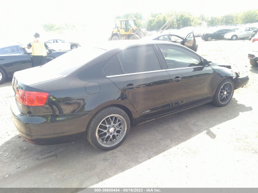 2013 VOLKSWAGEN JETTA SEDAN SE - 3VWDP7AJ1DM250151