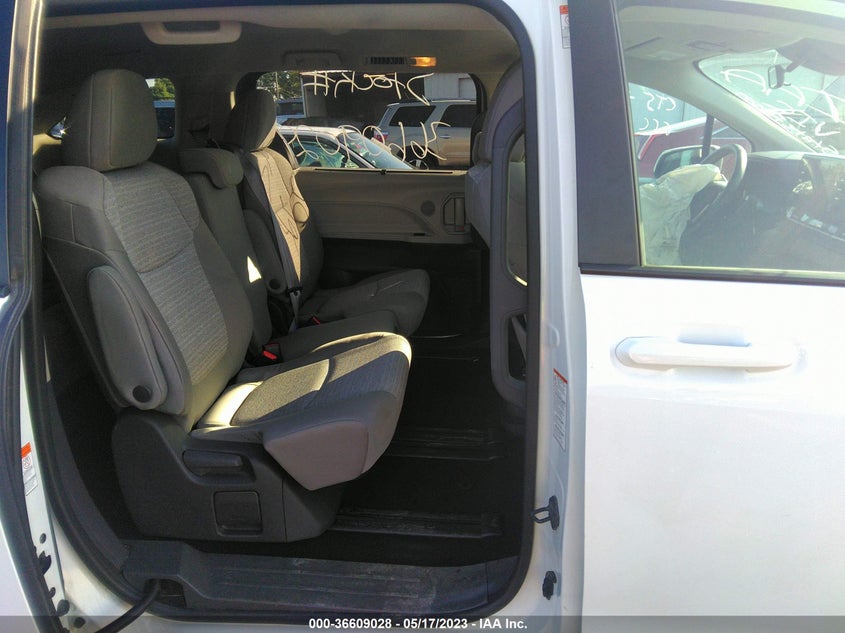 VIN 5TDKRKEC1MS033153 2021 TOYOTA SIENNA LE