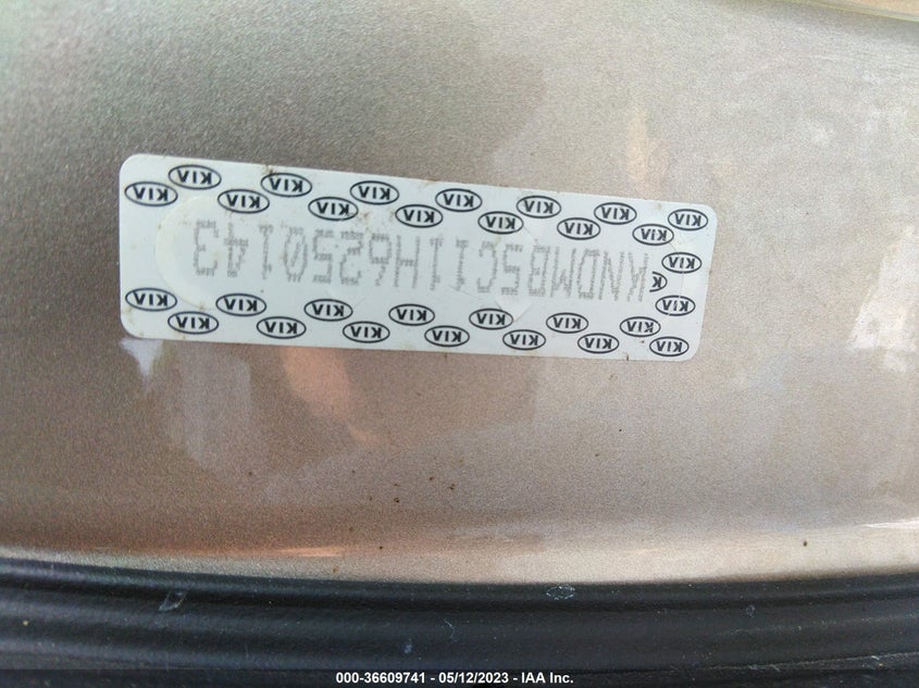 VIN KNDMB5C11H6250143 2017 KIA SEDONA LX