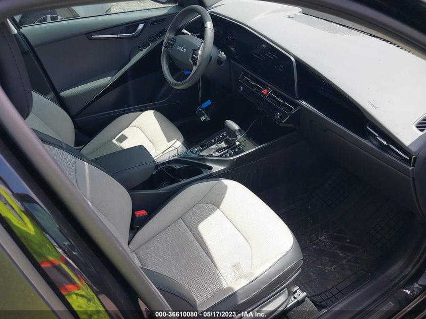 VIN KNDCT3LEXP5040452 2023 KIA NIRO SX
