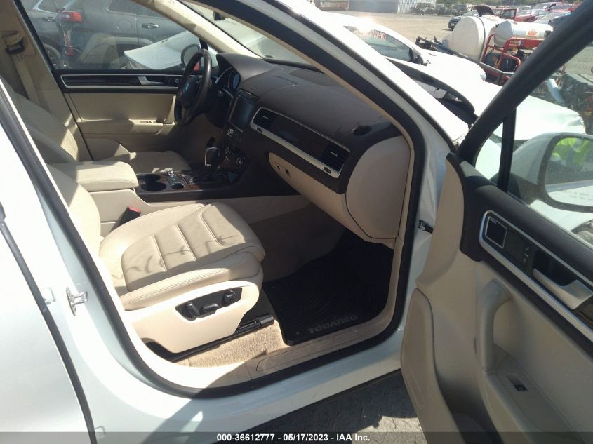 2014 VOLKSWAGEN TOUAREG EXEC WVGEF9BP5ED006536