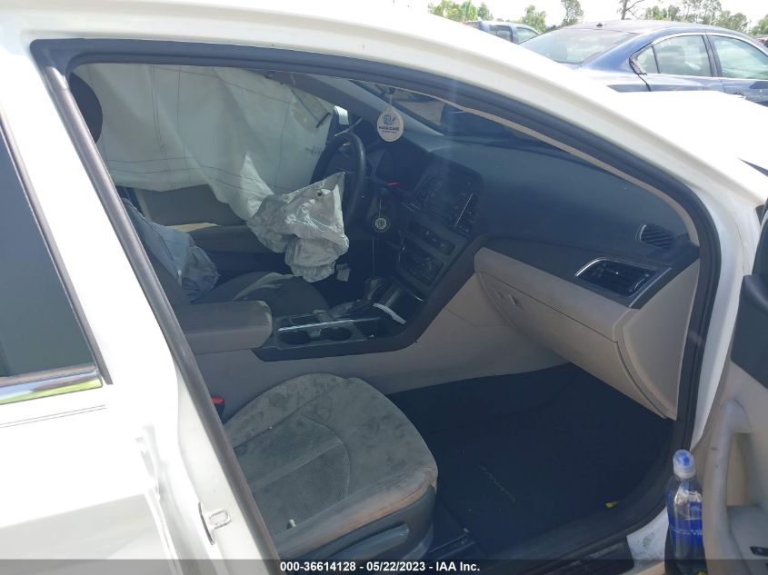 2015 HYUNDAI SONATA 2.4L SE - 5NPE24AF7FH147017