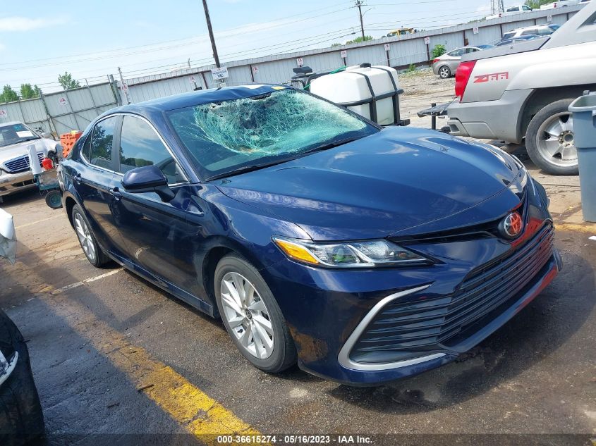 2021 TOYOTA CAMRY LE - 4T1C11AKXMU584031
