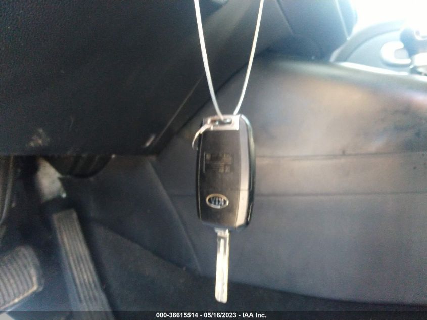 2017 KIA SOUL + - KNDJP3A5XH7416281