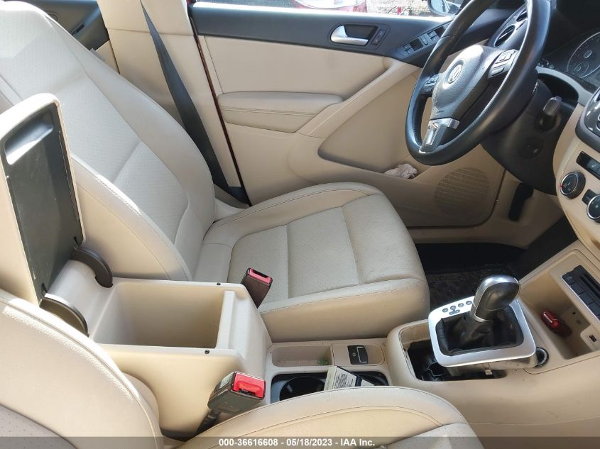 2016 VOLKSWAGEN TIGUAN S - WVGBV7AX1GW035289