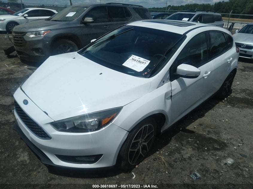 VIN 1FADP3M29JL228515 2018 FORD FOCUS SEL