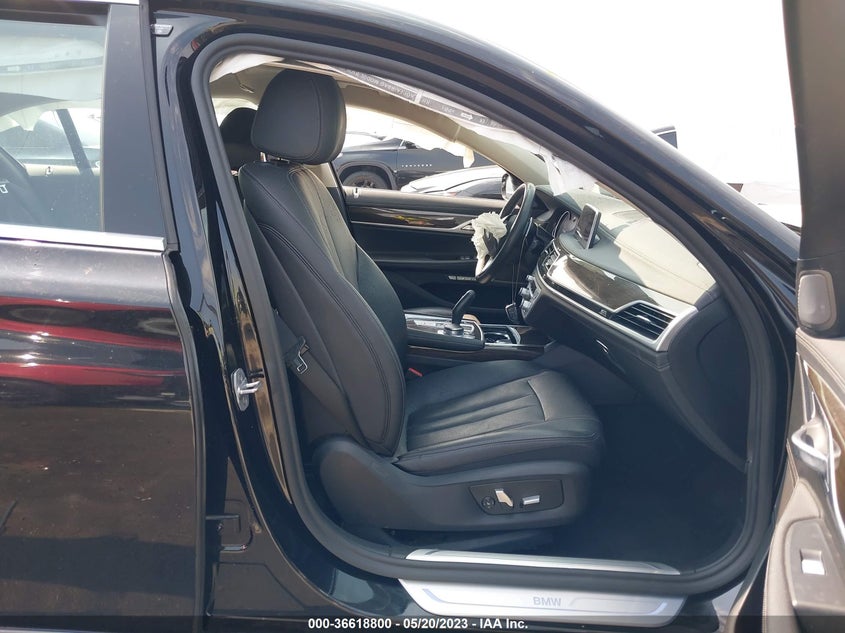 VIN: WBA7E2C56JG742721 2018 BMW 7 SERIES 740I