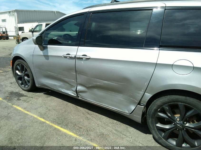 2018 CHRYSLER PACIFICA LIMITED - 2C4RC1GG2JR164946