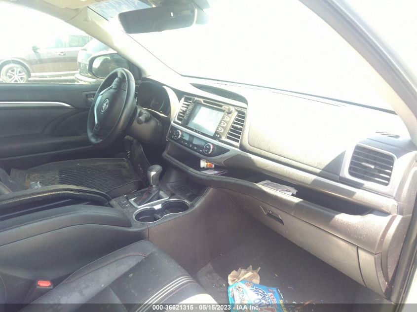 2019 TOYOTA HIGHLANDER SE - 5TDJZRFH4KS573625