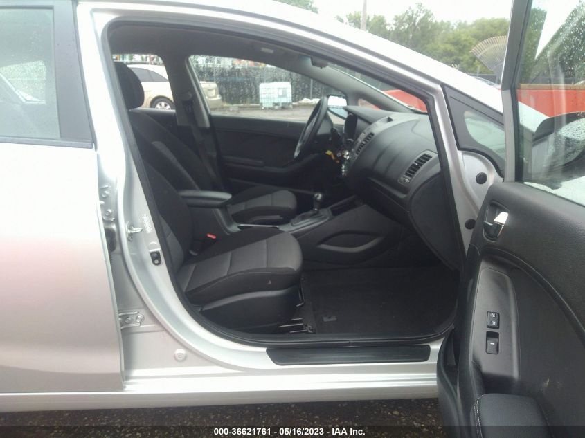 2016 KIA FORTE 5-DOOR LX - KNAFK5A86G5650547