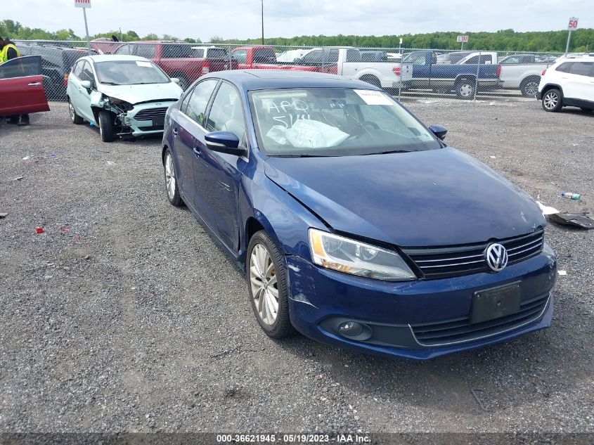 2014 VOLKSWAGEN JETTA SEDAN TDI W/PREMIUM/NAV - 3VWLL7AJ5EM428670