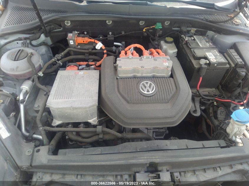 2016 VOLKSWAGEN E-GOLF SE - WVWKP7AU0GW913640