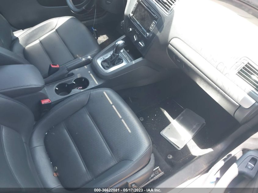 2014 VOLKSWAGEN JETTA SEDAN SE - 3VWD17AJXEM392324
