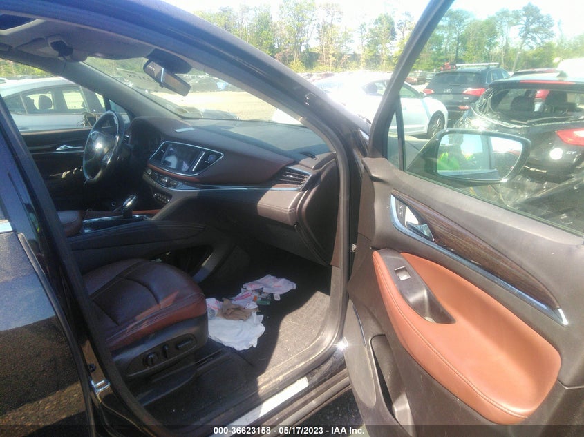 VIN 5GAEVCKW8JJ243627 2018 BUICK ENCLAVE AVENIR