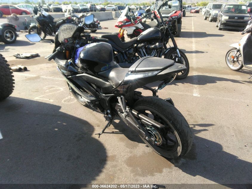 2021 YAMAHA YZFR3 A MH3RH18Y6MK005232
