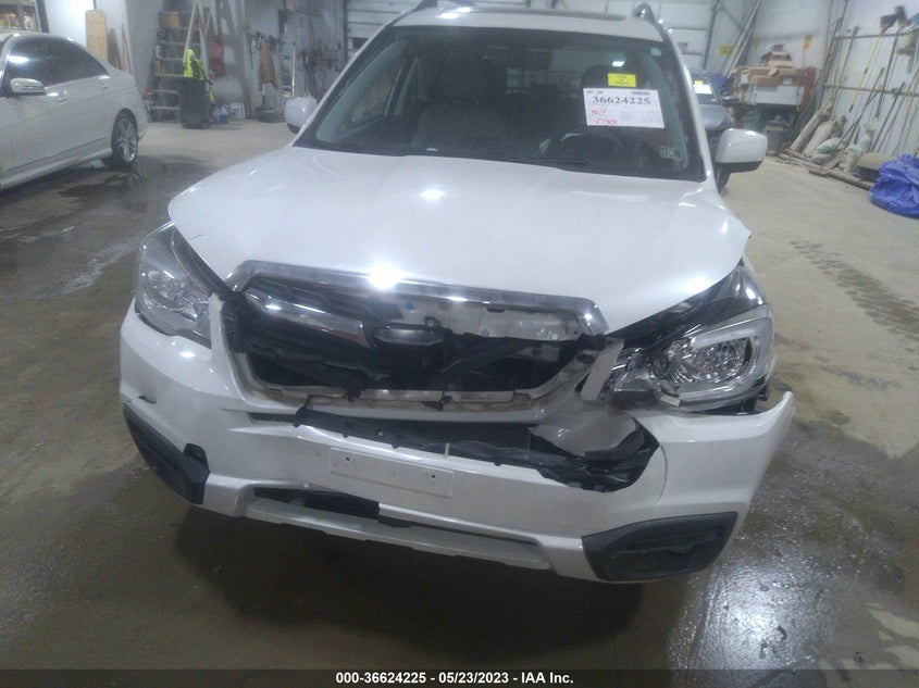 VIN JF2SJAJC9JH579126 2018 SUBARU FORESTER LIMITED