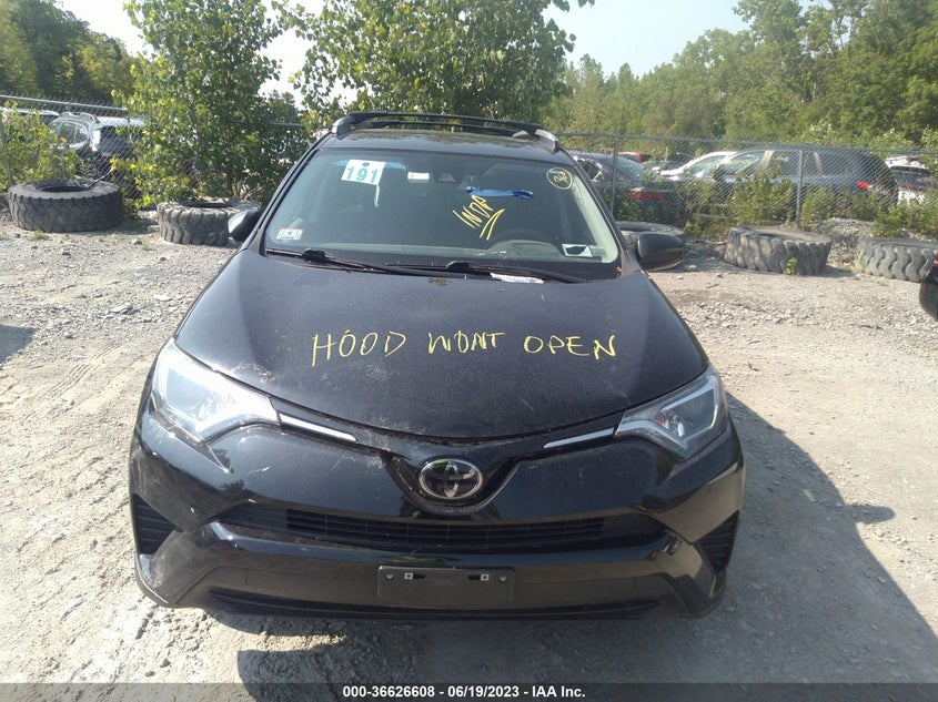 VIN 2T3BFREV7JW787865 2018 TOYOTA RAV4 LE