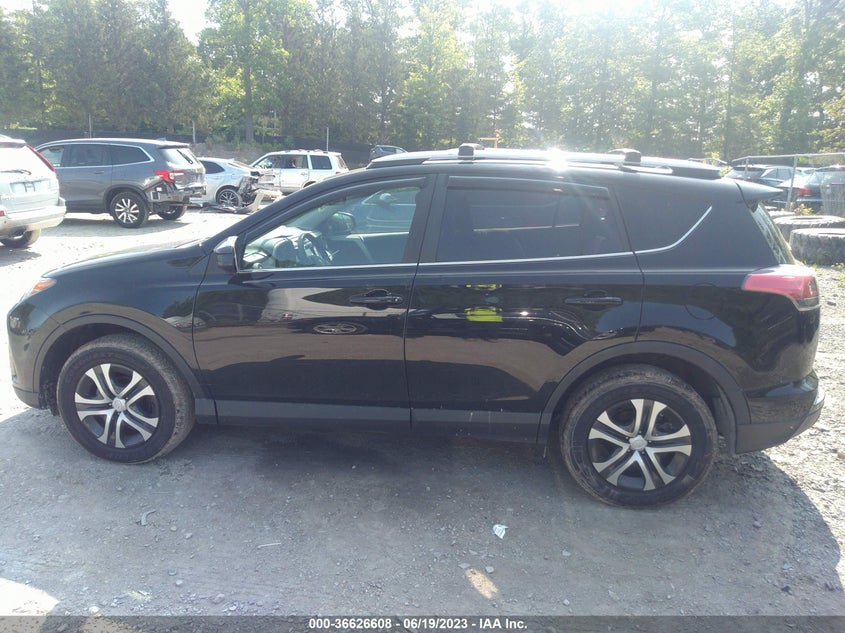 VIN 2T3BFREV7JW787865 2018 TOYOTA RAV4 LE