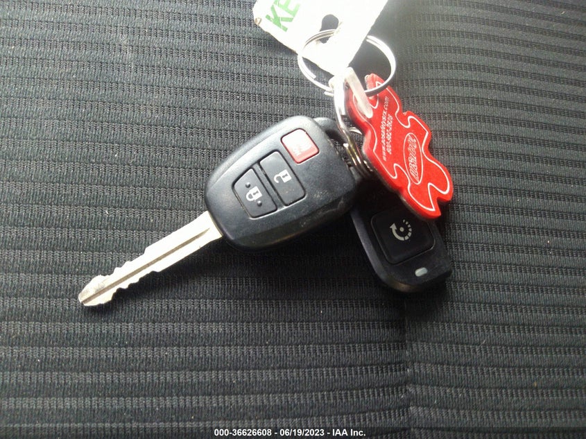 VIN 2T3BFREV7JW787865 2018 TOYOTA RAV4 LE