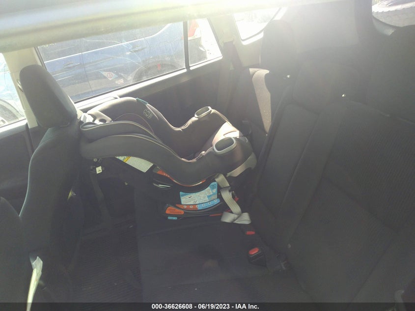 VIN 2T3BFREV7JW787865 2018 TOYOTA RAV4 LE