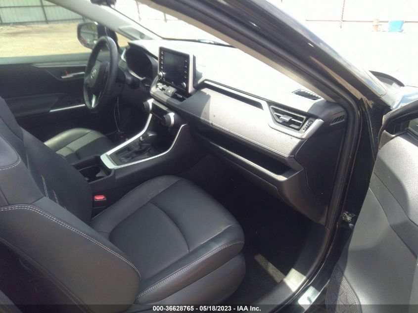 2019 TOYOTA RAV4 XLE PREMIUM - JTMC1RFV3KD021549