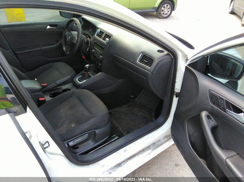 2014 VOLKSWAGEN JETTA SEDAN S - 3VW2K7AJ3EM410456