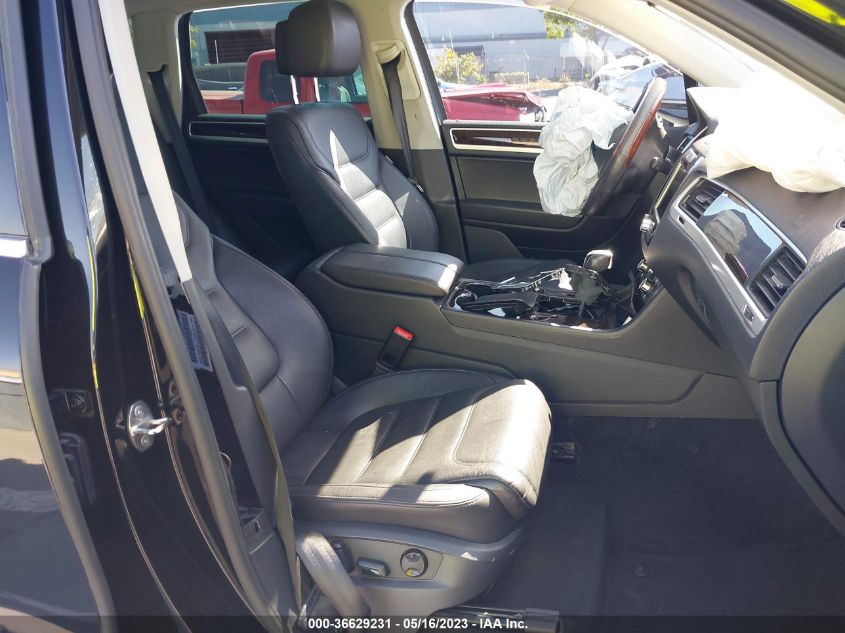 2013 VOLKSWAGEN TOUAREG EXEC WVGEP9BP8DD003819