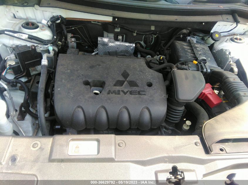 2014 MITSUBISHI OUTLANDER SE - JA4AD3A30EZ012469