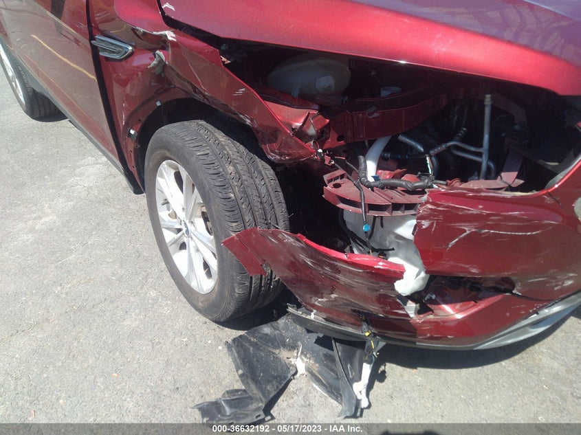 VIN 1FMCU9HD7JUD46288 2018 FORD ESCAPE SEL