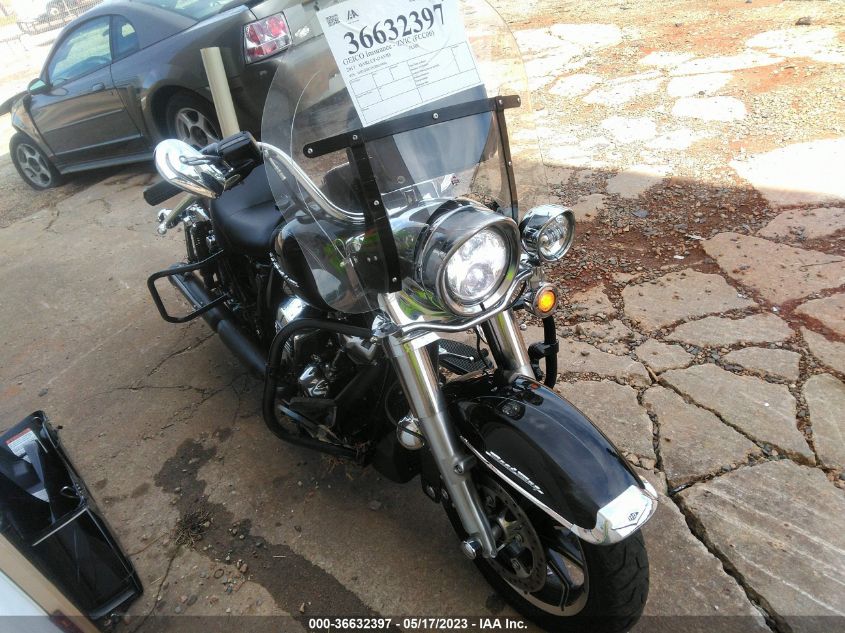 2017 HARLEY-DAVIDSON FLHR ROAD KING - 1HD1FBC14HB629696