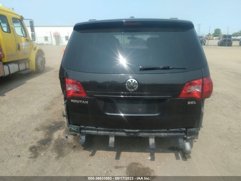 2014 VOLKSWAGEN ROUTAN SEL PREMIUM 2C4RVADG1ER134793
