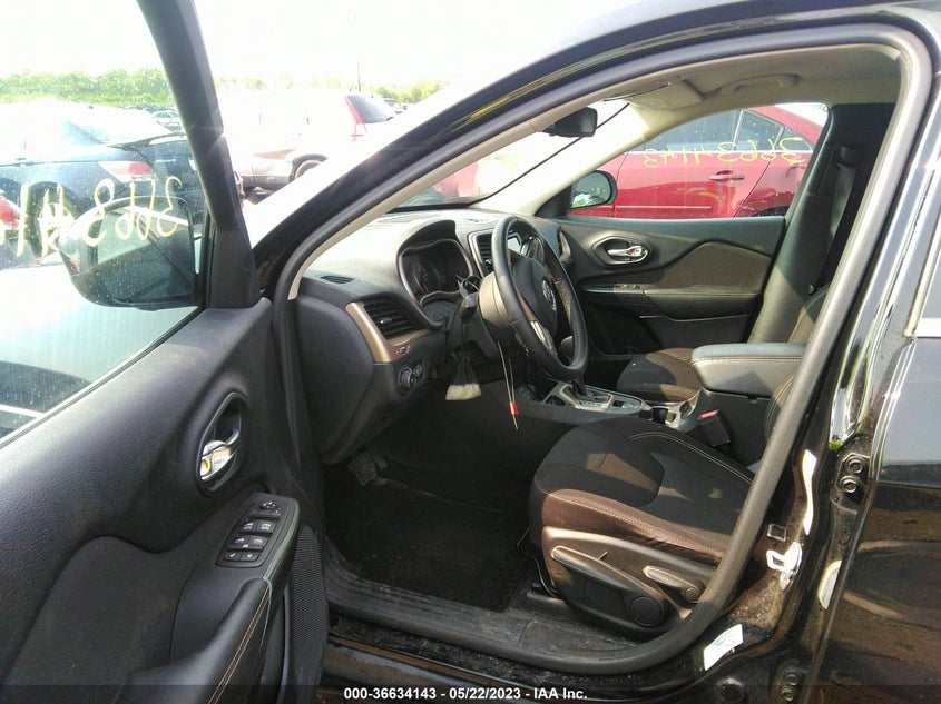 VIN 1C4PJLCB0HW518323 2017 JEEP CHEROKEE LATITUDE
