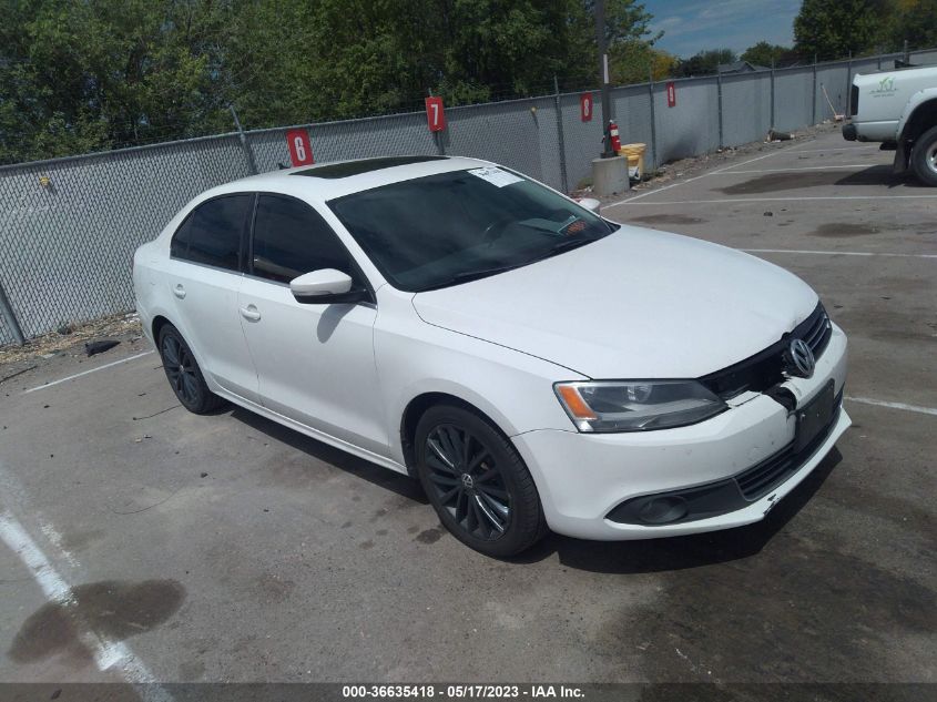 2014 VOLKSWAGEN JETTA SEDAN TDI W/PREMIUM/NAV - 3VWLL7AJ5EM383701