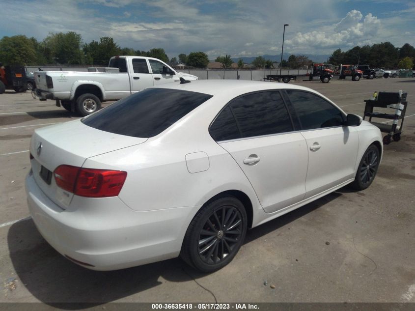 2014 VOLKSWAGEN JETTA SEDAN TDI W/PREMIUM/NAV - 3VWLL7AJ5EM383701