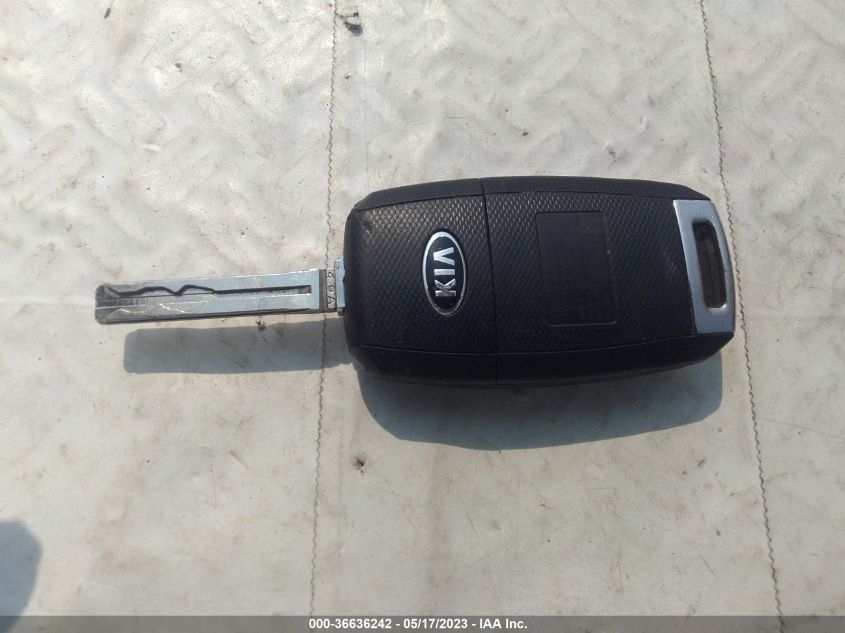 2016 KIA SOUL + - KNDJP3A51G7376400