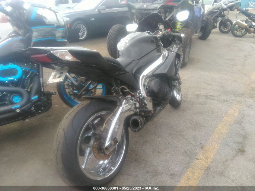 2012 SUZUKI GSX-R1000 - JS1GT78A0C2101022