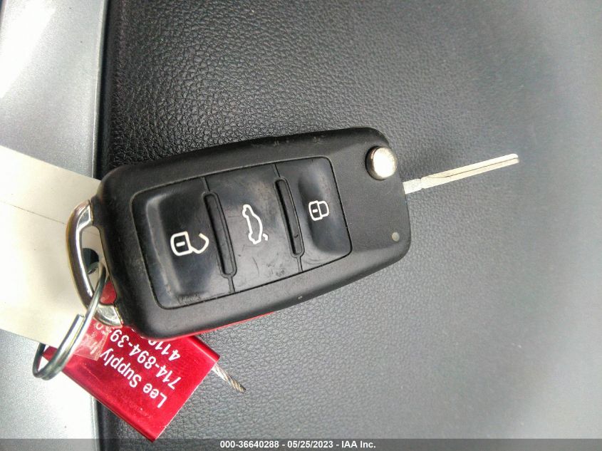 2015 VOLKSWAGEN BEETLE COUPE 1.8T CLASSIC - 3VWF17AT3FM603634