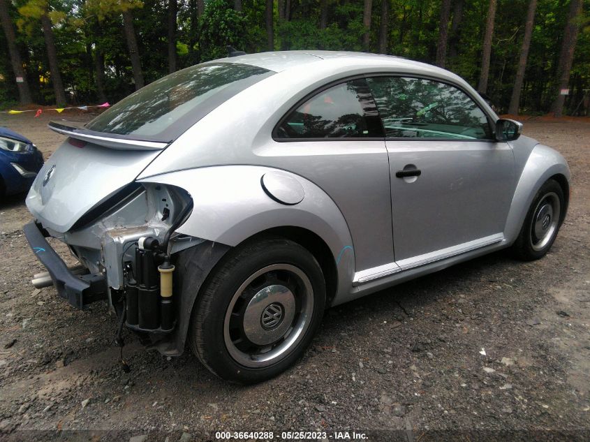 2015 VOLKSWAGEN BEETLE COUPE 1.8T CLASSIC - 3VWF17AT3FM603634