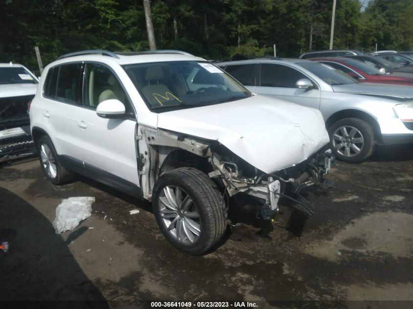 2013 VOLKSWAGEN TIGUAN SE W/SUNROOF & NAV - WVGAV3AX0DW594963