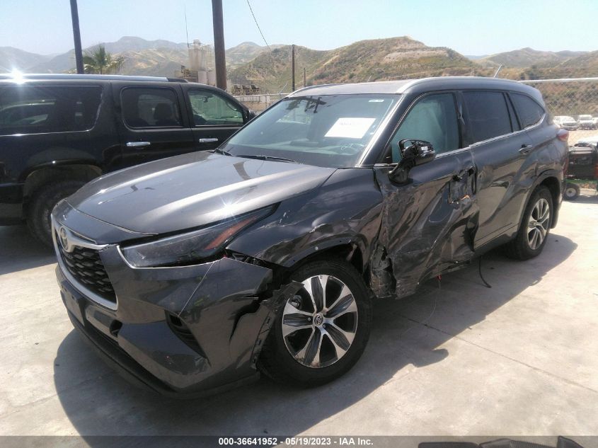 2022 TOYOTA HIGHLANDER XLE - 5TDHZRBHXNS560161