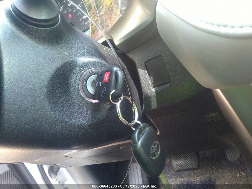 2015 TOYOTA RAV4 XLE - JTMWFREVXFD052688