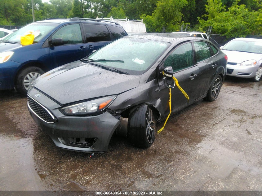 VIN 1FADP3H23JL244395 2018 FORD FOCUS SEL