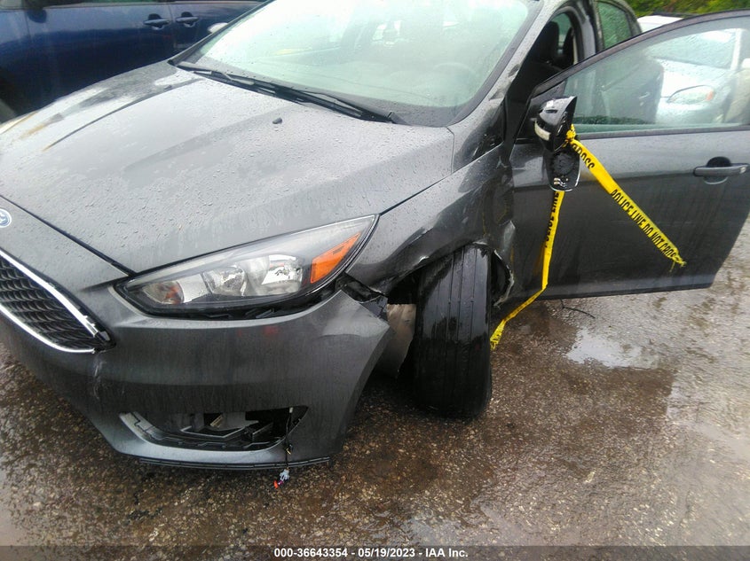 VIN 1FADP3H23JL244395 2018 FORD FOCUS SEL
