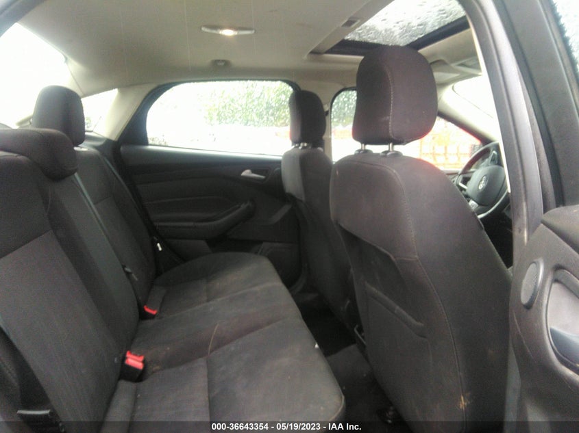 VIN 1FADP3H23JL244395 2018 FORD FOCUS SEL