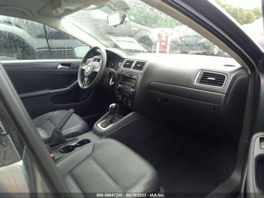 2014 VOLKSWAGEN JETTA SEDAN SE - 3VWD17AJXEM289114