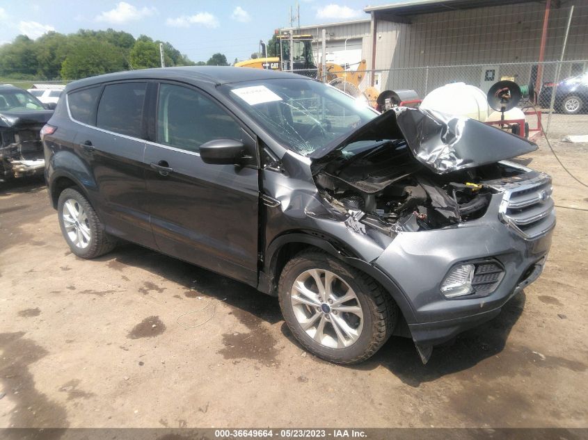 2017 FORD ESCAPE SE - 1FMCU9GD9HUE89660